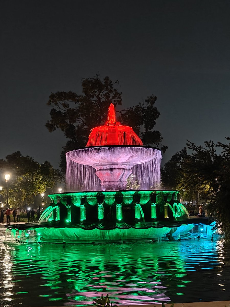 SoloWandergram's tweet photo. Some days are just too heavy for indoors. Grabbing a kulfi and watching the crowds at India Gate is my kind of quiet reset.
#IndiaGate https://t.co/gBdoP4NOoT