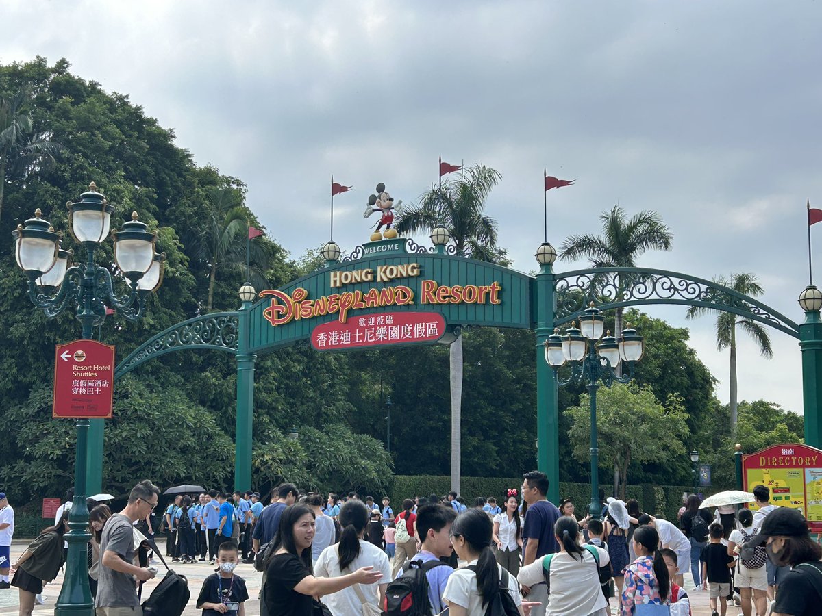 matchie219's tweet photo. 2日目は香港のディズニーランドへ行ってきました。
熱烈なディズニーファン、ではないのですが、子が小学生の今だからできる体験かな、と。

結論としては、東京よりも余裕を持って過ごせて、行って良かったです。 https://t.co/UHJ3vQmDtT