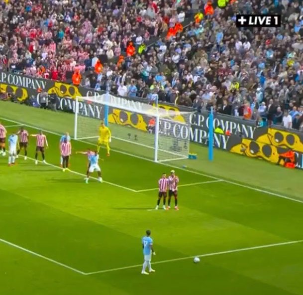 ChinoUTD's tweet photo. 🚨 Enzo Fernandez on scoring his first Manchester City goal directly from a free kick:

“When we got the free-kick, everyone went into the box because from this position normally you cross.

But already I decided I was going to shoot.

I didn’t want the goalkeeper to know, so I kept looking inside the box. Even when I started to go towards the ball, I was still looking at my teammates like I wanted to cross.

I could see the goalkeeper was also waiting for the cross, so for me it was perfect.

One of the boys was even shouting for the ball. I was thinking, ‘Yes, keep shouting.’

Then I just needed to put it over the wall before the goalkeeper could understand what I was doing.

When it went in, even some of my teammates were surprised.

For your first goal at a new club, normally you want something easy. Maybe the ball comes to you inside the box and you score.

I think I chose the difficult way. I am happy.”