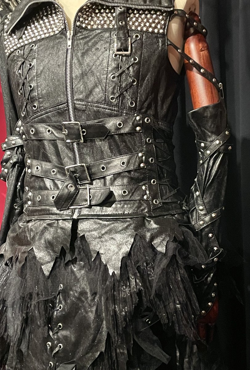 VampyrDer's tweet photo. Corvinusの衣装展示も撮ってきた✨ https://t.co/KcIXX3iRbI