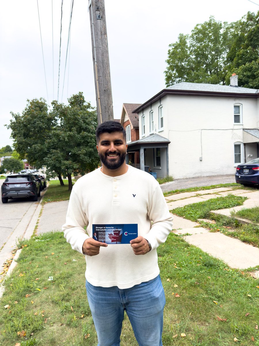 SukhuSSekhon's tweet photo. Great time door knocking in Brantford—Brant South! 🇨🇦

Thank you to @LarryBrockMP for his continued years of service and hard work on behalf of his community, including his advocacy on public safety.

We’ll keep working hard to carry that commitment forward—fighting crime, making life more affordable for Canadians, and protecting Canada’s sovereignty during these challenging times. 🇨🇦

P.S. Brantford has the best cats! 🐈