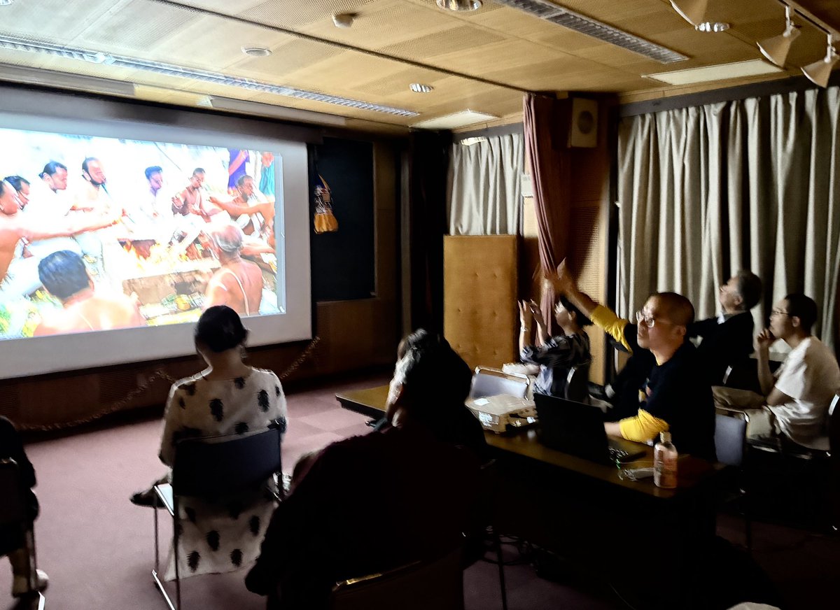 tamilccsalon's tweet photo. THEカルナーティックトークvol 15in京都、お越しいただきました皆様、ありがとうございました。

改めて古来から愛され伝わるインド音楽、歌、リズムに込められている神秘、祈りの歌、something great に繋がる魂の共鳴❣️
アキラジーから溢れる想いに感謝🙏11/7京都公演↓
https://t.co/LGwH0vgaiP https://t.co/p0F0C70Wvr
