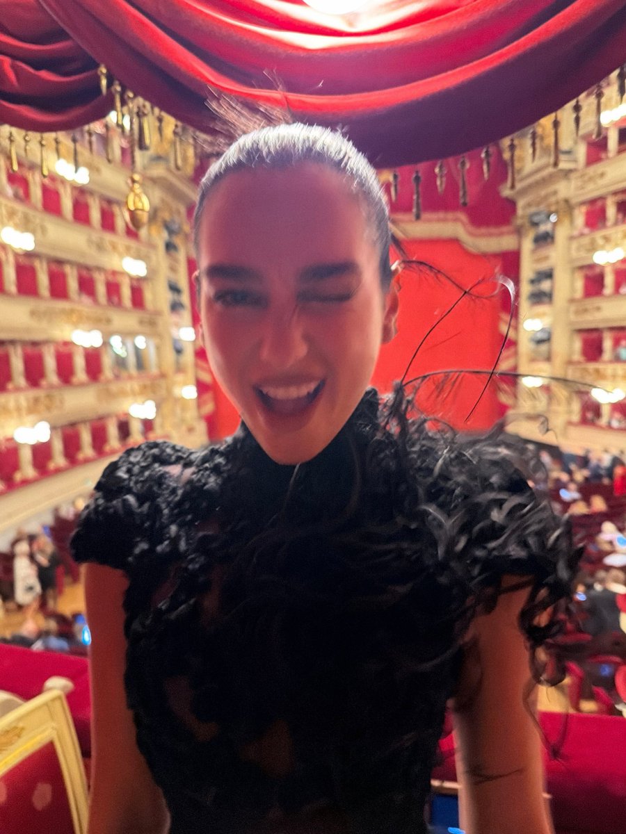 lipapictures's tweet photo. dua lipa walked into the theatre dressed like the main event and honestly, the setting never stood a chance https://t.co/CR7YMBJbif