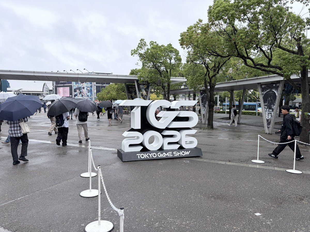 CCb7282e's tweet photo. 人生で初めてTGS！人の多さに圧倒され、各ブースの迫力に圧倒され、レイヤーさん達の美しさに圧倒されて最後ら辺は頭痛がしてきた初TGSやった。
とりあえず気になるゲームのブースには行けたしむちゃくちゃ楽しかったー！

#TGS2026 https://t.co/wTEol0o7qa