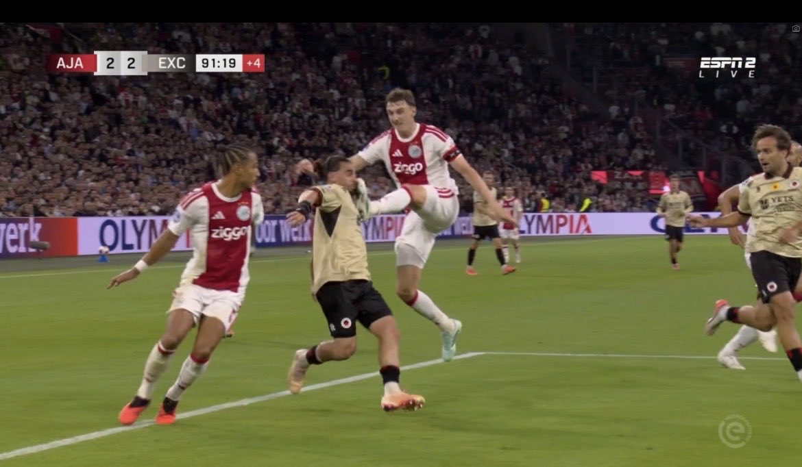 Dirk01234567's tweet photo. @Ajaxshowtimecom Een beetje…..🫣😂 https://t.co/inEzqqNG4B