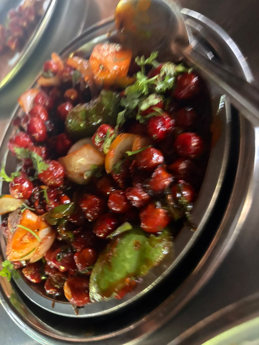 Mehak1579's tweet photo. Chana Chilli was really tempting, hopefully same is in the picture taken.

#Dhaba #IndianFood #Food #LoveFood #Sunday https://t.co/vFy8llyouP
