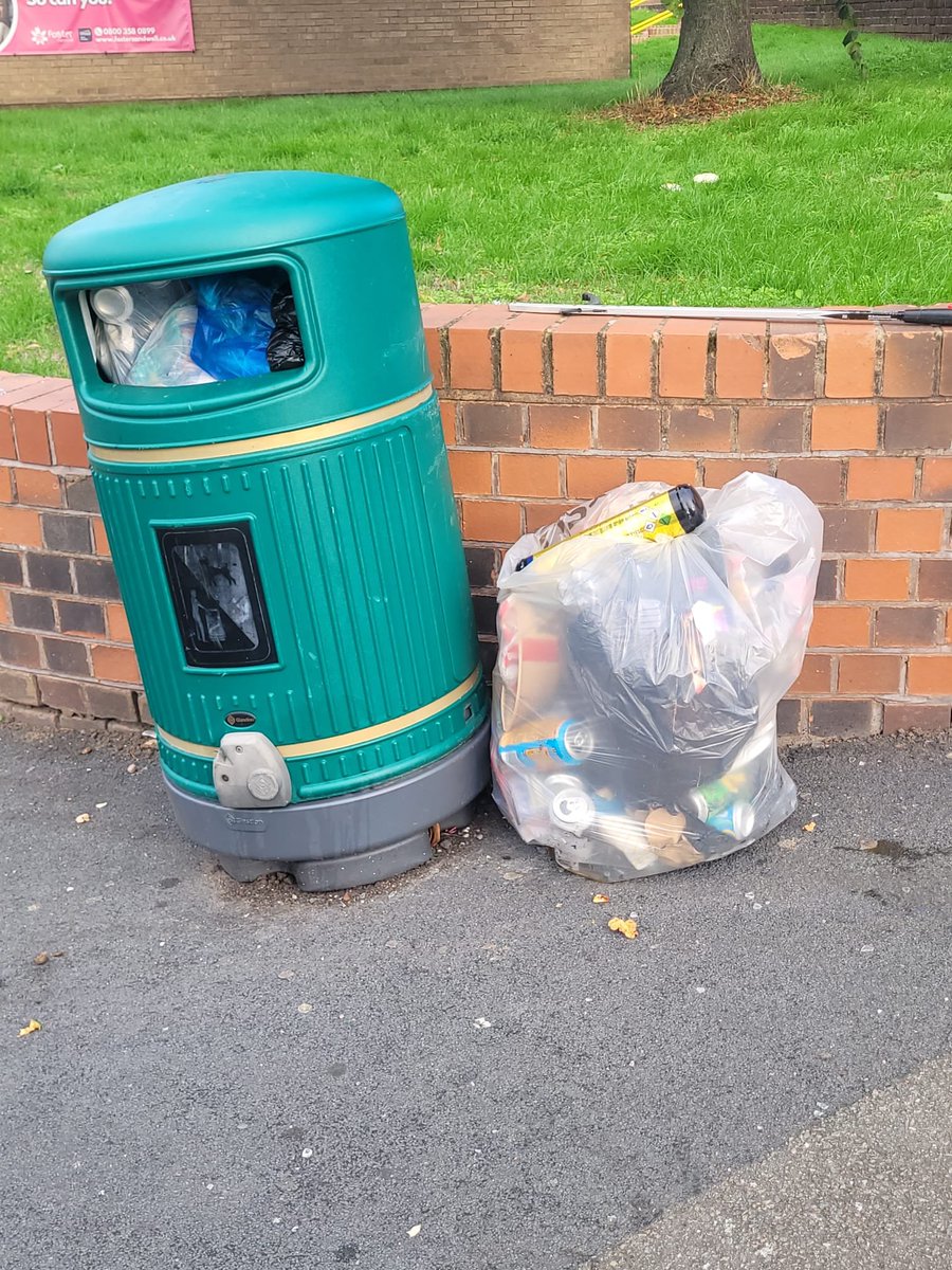 Litterwatch1's tweet photo. Right then! Carolโs Sunday morning trot around her patch is done and dusted: Cleared & reported the overflowing bin by Stone Cross Library. Sorted out #flytipping spots by Hall Green Street & Westminster Field. Lola got the morning off after a busy night of snoring! #Sandwell https://t.co/iKDQFClDzO