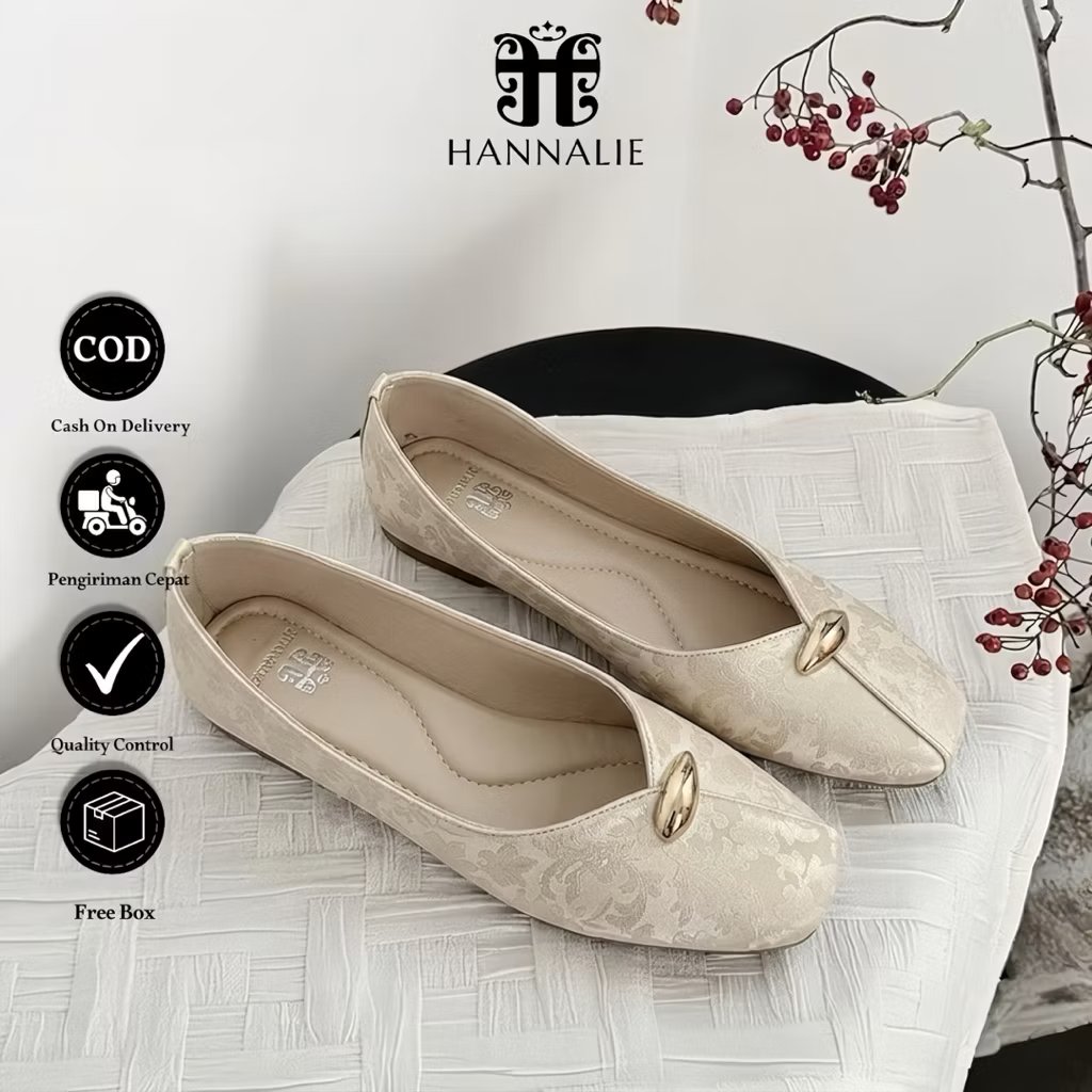 itsmenurulll's tweet photo. Sepatu cantik nggak harus mahal ya bestie 😭🫵🏻
Ini flatshoes model slip-on yang tinggal pakai tanpa ribet ngurus tali atau buckle🙂‍↕️ Modelnya feminin, simpel dan gampang masuk ke berbagai outfit 🤩 Under 100k pula, susah buat nggak keracunan 🤧🫶🏻 https://t.co/FzbEYk8MNT