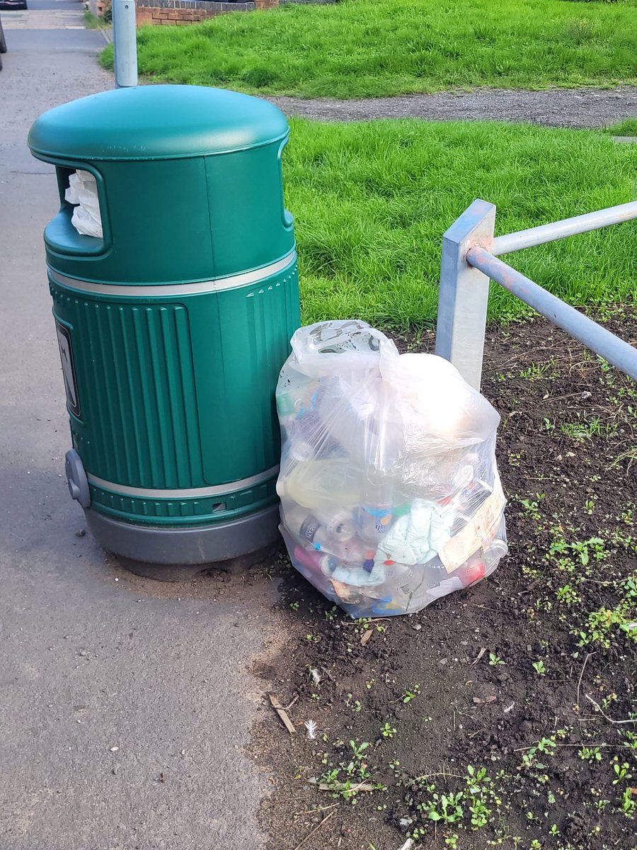 Litterwatch1's tweet photo. Right then! Carolโs Sunday morning trot around her patch is done and dusted: Cleared & reported the overflowing bin by Stone Cross Library. Sorted out #flytipping spots by Hall Green Street & Westminster Field. Lola got the morning off after a busy night of snoring! #Sandwell https://t.co/iKDQFClDzO