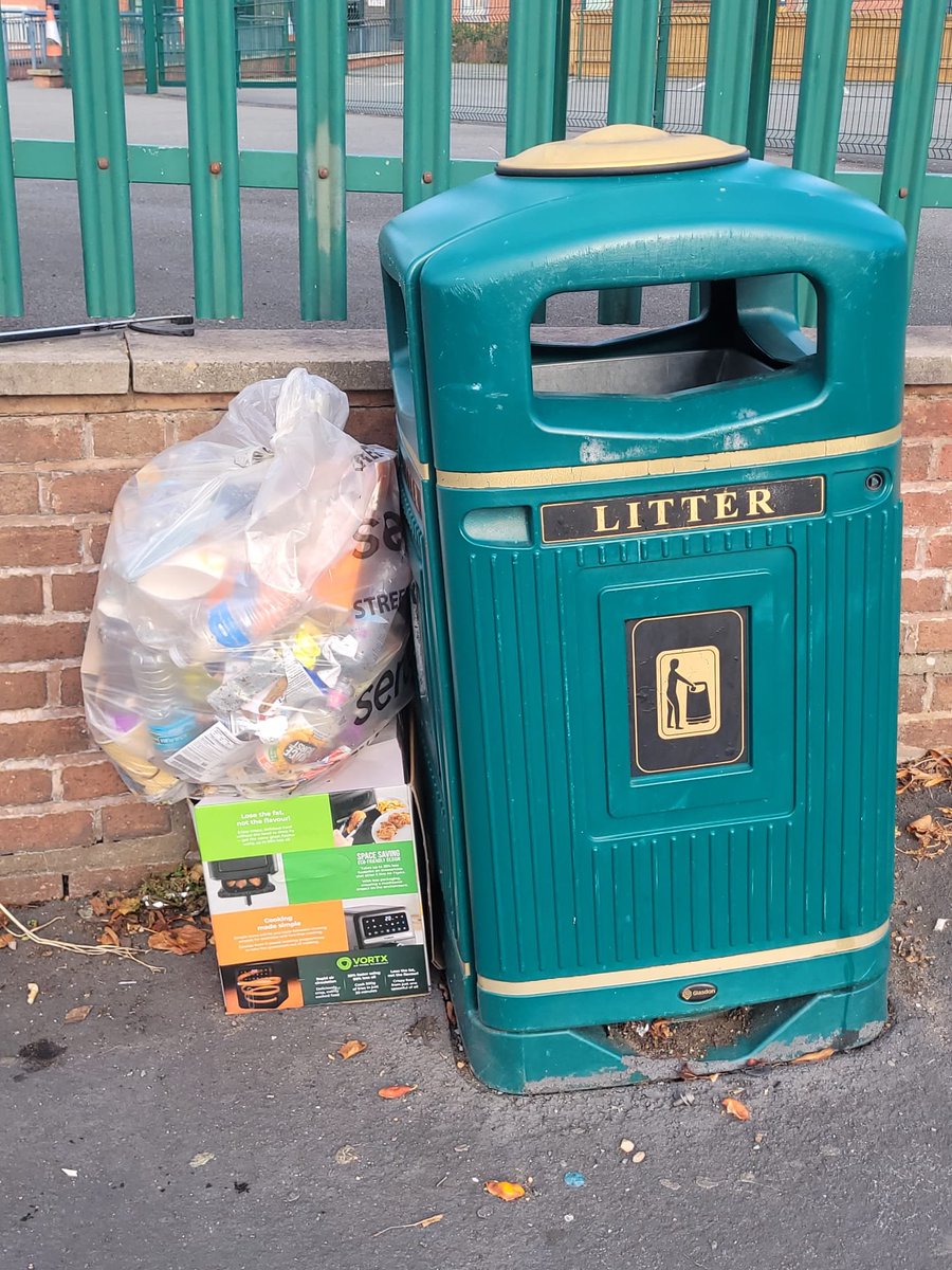 Litterwatch1's tweet photo. Right then! Carolโs Sunday morning trot around her patch is done and dusted: Cleared & reported the overflowing bin by Stone Cross Library. Sorted out #flytipping spots by Hall Green Street & Westminster Field. Lola got the morning off after a busy night of snoring! #Sandwell https://t.co/iKDQFClDzO