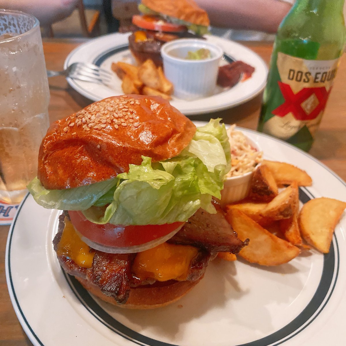 nemuco_ham's tweet photo. 近所のバカでかハンバーガーを食べてきた🍔🥰 https://t.co/q20uZ8Hpxp