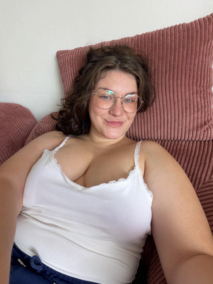 fairysplash420's tweet photo. Would you cum over? https://t.co/AEqUm4YMPv