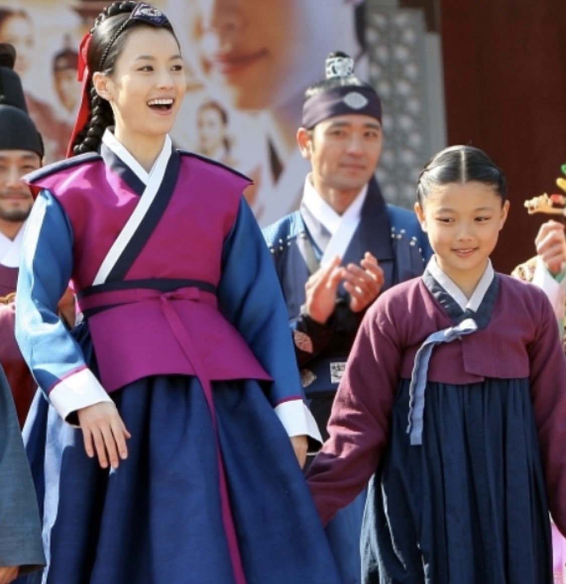 fromyouryouth's tweet photo. 한효주김유정관계성너무좋은점…

유정이는 애기 때 한효주 배우님 아역으로 2번이나 출연했엇음..(동이,일지매) 
그리고 유정이가 커서 20세기 소녀 촬영할때 한효주 배우님은 유정이에게 보답하고 싶다는 마음으로 유정이 성인역으로 출연해주신 거…ㅜ

여자들의 사랑이 너무 아름답다……. https://t.co/tli2AmP2QT