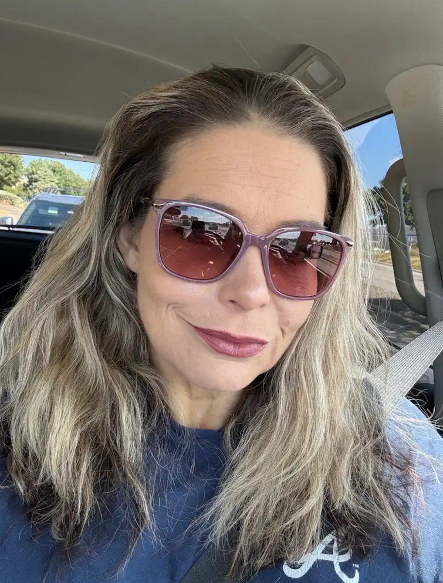 CajLaymanObsrvr's tweet photo. It's giving Mama Bear & the Grinch had a baby.
IYKYK
Has anyone seen a single photo of this woman since she had her tantrum & slithered back down to TX, where she doesn't look like a "before" ad for rehab?
Moisturize, kids. ☕
#creepysmile #splitends #deadeyes #welldeserved #ick https://t.co/RZuP9JMwuk