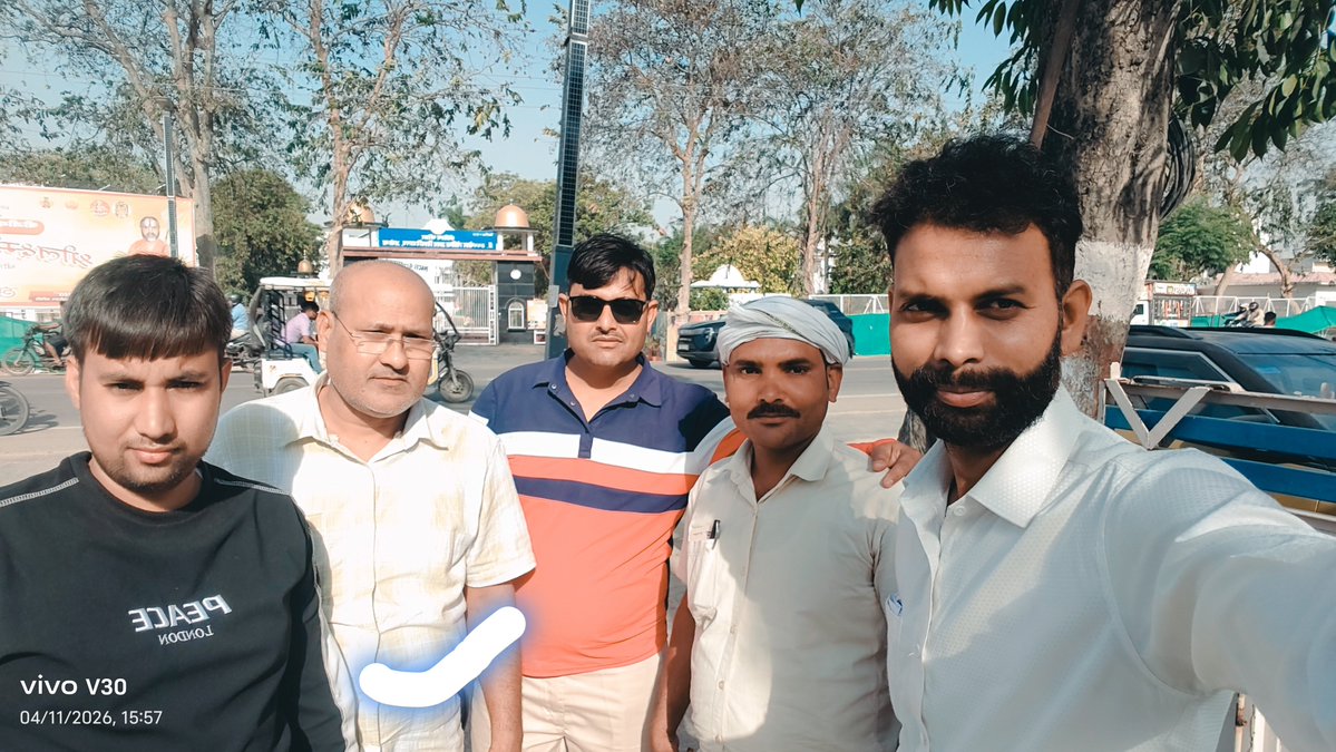 khemraj_ra's tweet photo. #KKS के संस्थापक एवं आदर्श शिक्षक बड़े भैया श्यामजी वर्मा जी को जन्मदिवस की अनंत शुभकामनाएं। महादेव जी से प्रार्थना है कि आपको उत्तम स्वास्थ्य, दीर्घायु, सुख-समृद्धि एवं निरंतर सफलता प्रदान करें। आपका स्नेह, मार्गदर्शन व आशीर्वाद सदैव हम सभी को मिलता रहे।
@KKSfaizabad @shyamjv11 https://t.co/EjVpR05hBU