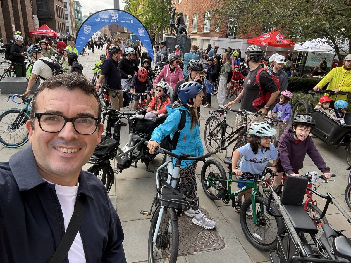 willnorman's tweet photo. The sun is shining at the #LondonCycingFestival today ☀️

Great to see so many families enjoying themselves 🚲🚲🚲🚲🚲🚲

Well done @London_Cycling https://t.co/PVPPTumAPw