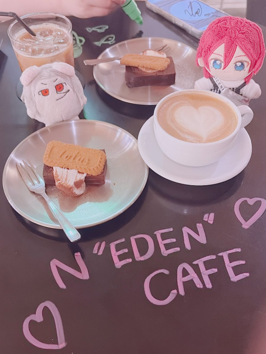 appurueden1114's tweet photo. 机に落書きできるカフェ行ってきた✍🏻💗 https://t.co/tfzpuwvePB