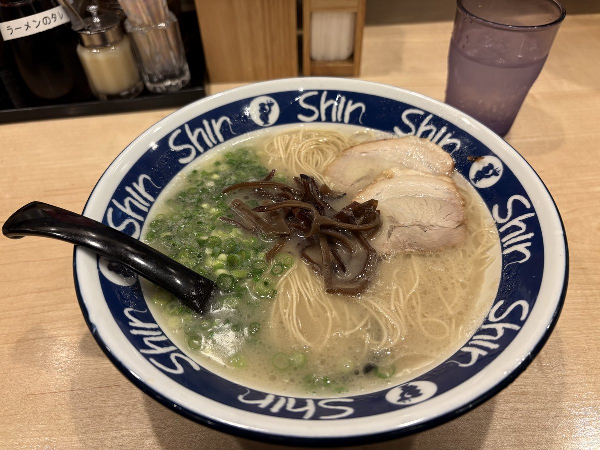 YuriTomobe's tweet photo. 博多公演千穐楽を迎えました。ご来場頂きました皆様。ありがとうございました🩶憧れの博多座の舞台に立つことができて、温かい皆さまのご声援がダイレクトに感じ���ことができてとても幸せな4日間でした。ありがとうございました。美味しいもの食べ過ぎて背徳感ありつつも身も心も多幸感。 https://t.co/qJ9VFKeud6