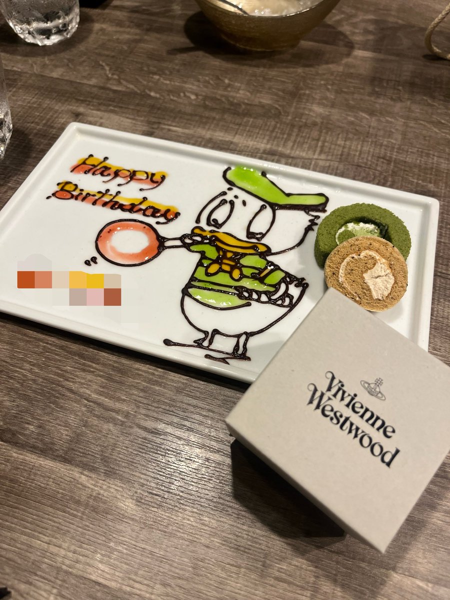 Komugi__u's tweet photo. まさかのサプライズ2段構えで涙💧
私が一番好きなブランド😿
サプライズケーキ😿 https://t.co/scdme6zPOE