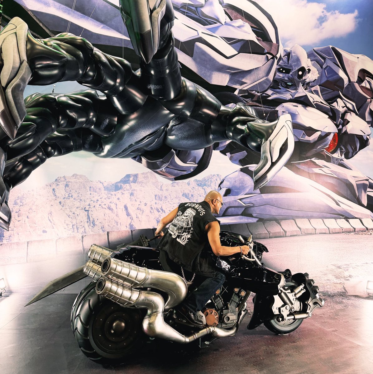 mafia_kajita's tweet photo. まさにクレイジーモーターサイクル
チョッパーにカスタムしたいぜ😎

#TGS2026
#FF7 https://t.co/63mnGaPd5n