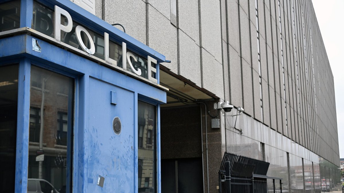 PoliceOne's tweet photo. Baltimore to establish new $17M agency for diversion of nonviolent 911 calls | Link in bio #police https://t.co/RL9K5kJeLY