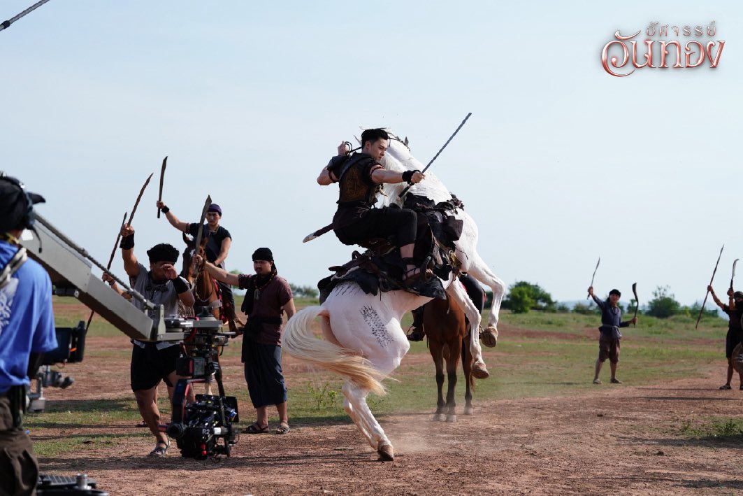 Blackdragon_ent's tweet photo. ย้อนชมภาพเบื้องหลังกองถ่ายจาก #อัศจรรย์วันทอง 
กับความทุ่มเทของนักแสดงและบรรยากาศความสนุกสนานตั้งแต่เดย์วัน 

#อัศจรรย์วันทอง
วันนี้ในโรงภาพยนตร์

#InTheNameOfLove
#InkWaruntorn
#mark_prin
#GulfKanawut
#BlackDragonEntertainment https://t.co/k43XEO7z7W