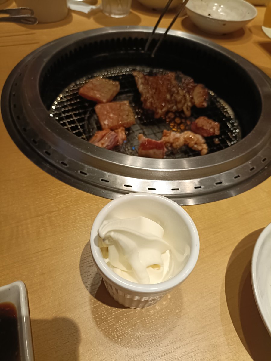 pochapeach's tweet photo. デザート半分こずつ🥰
残したのは友達が食べてくれた💦
お腹いっぱい、寒い、眠い… https://t.co/3wewkGMyE6