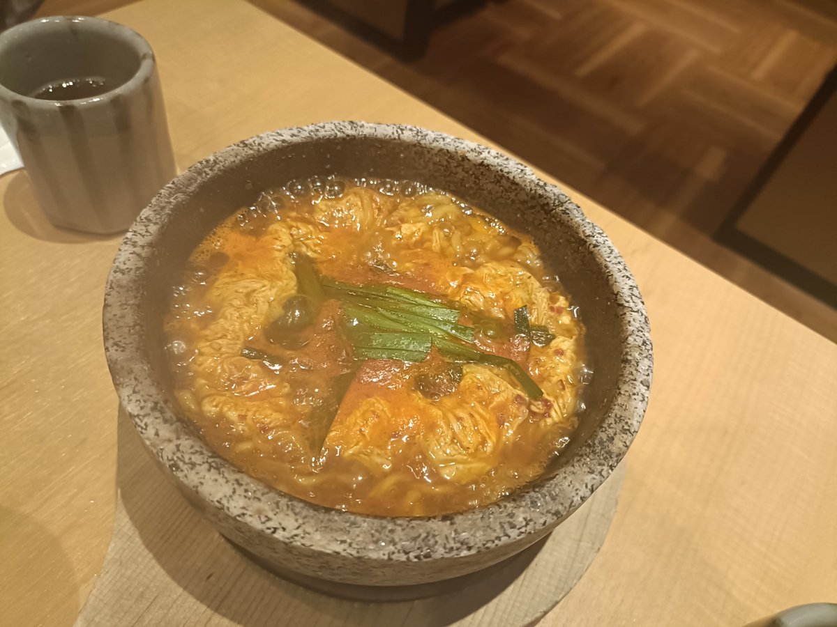 pochapeach's tweet photo. デザート半分こずつ🥰
残したのは友達が食べてくれた💦
お腹いっぱい、寒い、眠い… https://t.co/3wewkGMyE6