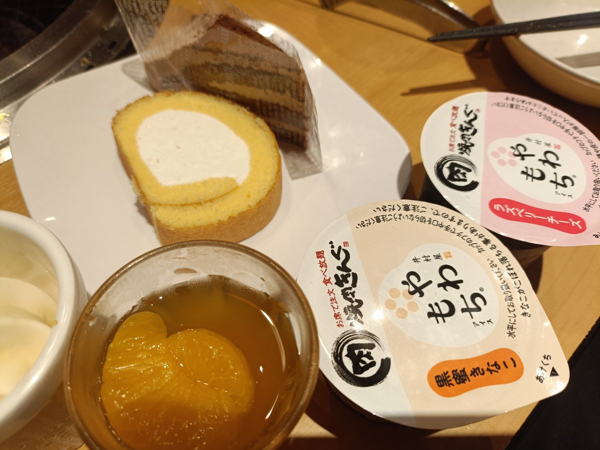 pochapeach's tweet photo. デザート半分こずつ🥰
残したのは友達が食べてくれた💦
お腹いっぱい、寒い、眠い… https://t.co/3wewkGMyE6