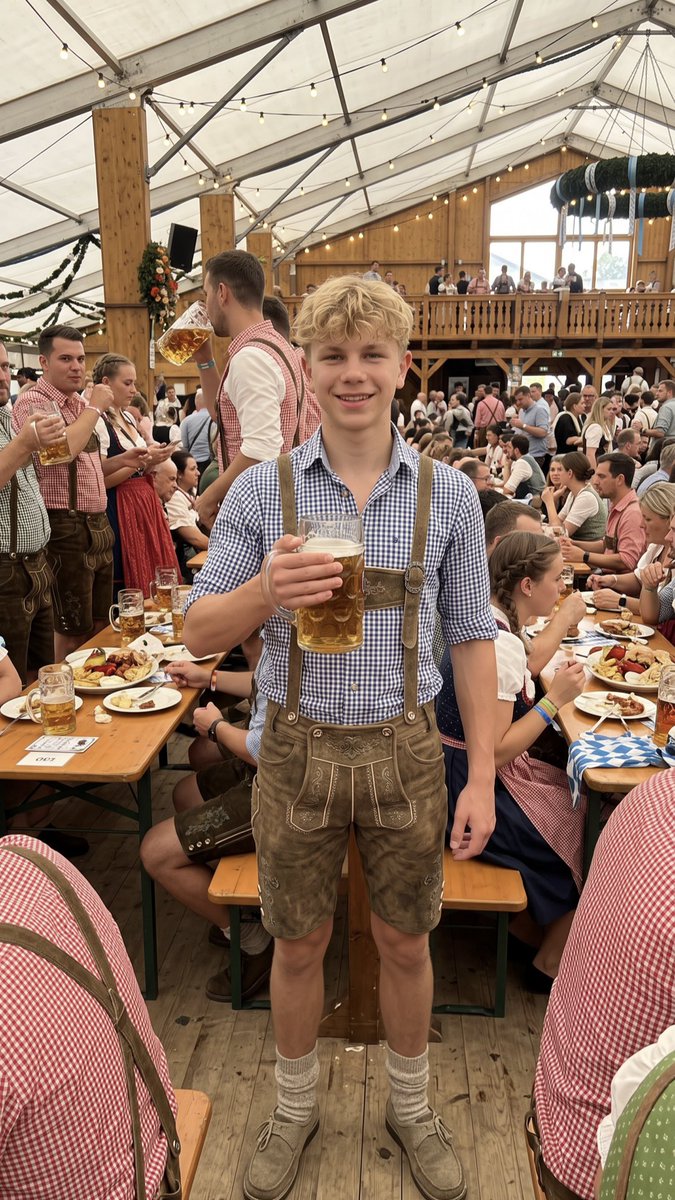 OliviervanLente's tweet photo. Oktoberfest, Munich 🇩🇪🍻 #twink #gay #gayboy #gayteen #pride https://t.co/JvWHHfGnVg