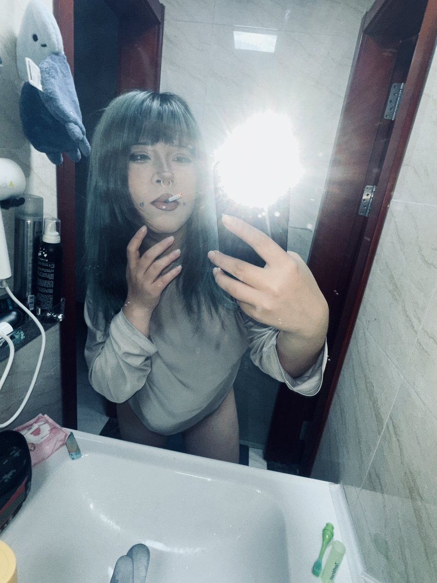 Voidslashhhh's tweet photo. 分享几首好听的歌 https://t.co/uMf0AGhBe4