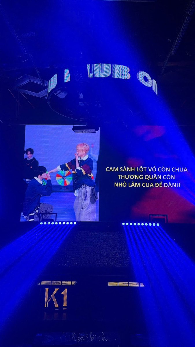 wonwonleecenter's tweet photo. Leo and Sangwon appeared on the LED screen at a bar in Vietnam.

레오와 상원이 베트남 바 LED 화면에 나왔어요.

#리오 #이리오 #LEO 
#상원 #이상원 #SANGWON 
#렝원 #LEOWON #leowon #상리오즈
#알파드라이브원 https://t.co/dqrdSu8skz