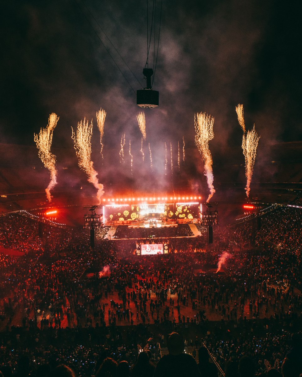 AfricaFactsZone's tweet photo. Scorpion Kings (DJ Maphorisa and Kabza De Small) have sold out 94,736 capacity FNB Stadium in South Africa.

They sold out 51,762-capacity Loftus Versfeld Stadium in Pretoria last year. https://t.co/lUCno6v8f4
