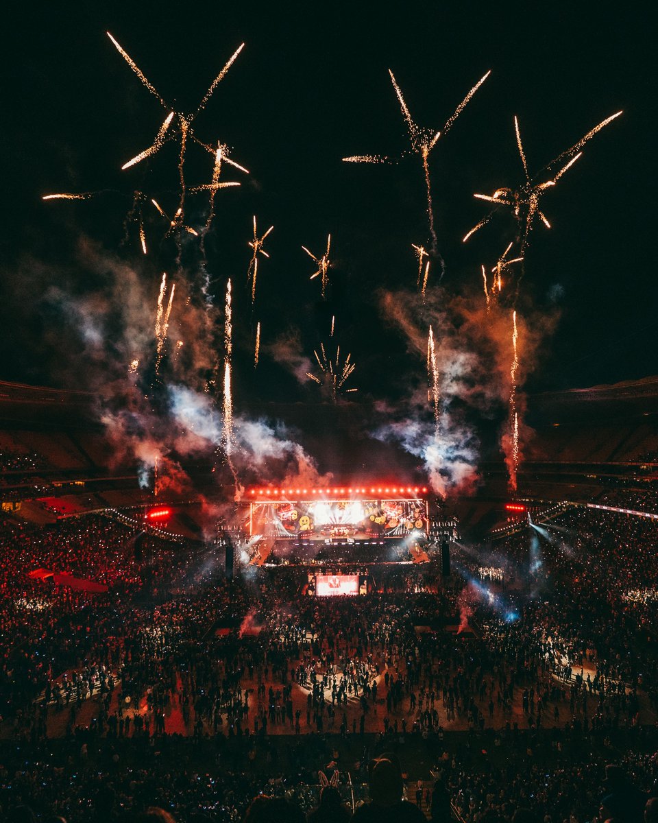AfricaFactsZone's tweet photo. Scorpion Kings (DJ Maphorisa and Kabza De Small) have sold out 94,736 capacity FNB Stadium in South Africa.

They sold out 51,762-capacity Loftus Versfeld Stadium in Pretoria last year. https://t.co/lUCno6v8f4