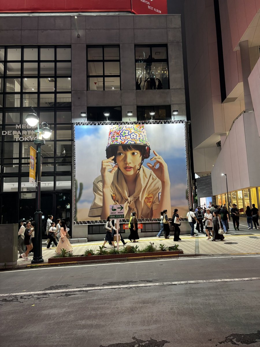 mo43989977's tweet photo. 渋谷あいみょんいっぱい👄 https://t.co/Ti8e5x8hJg