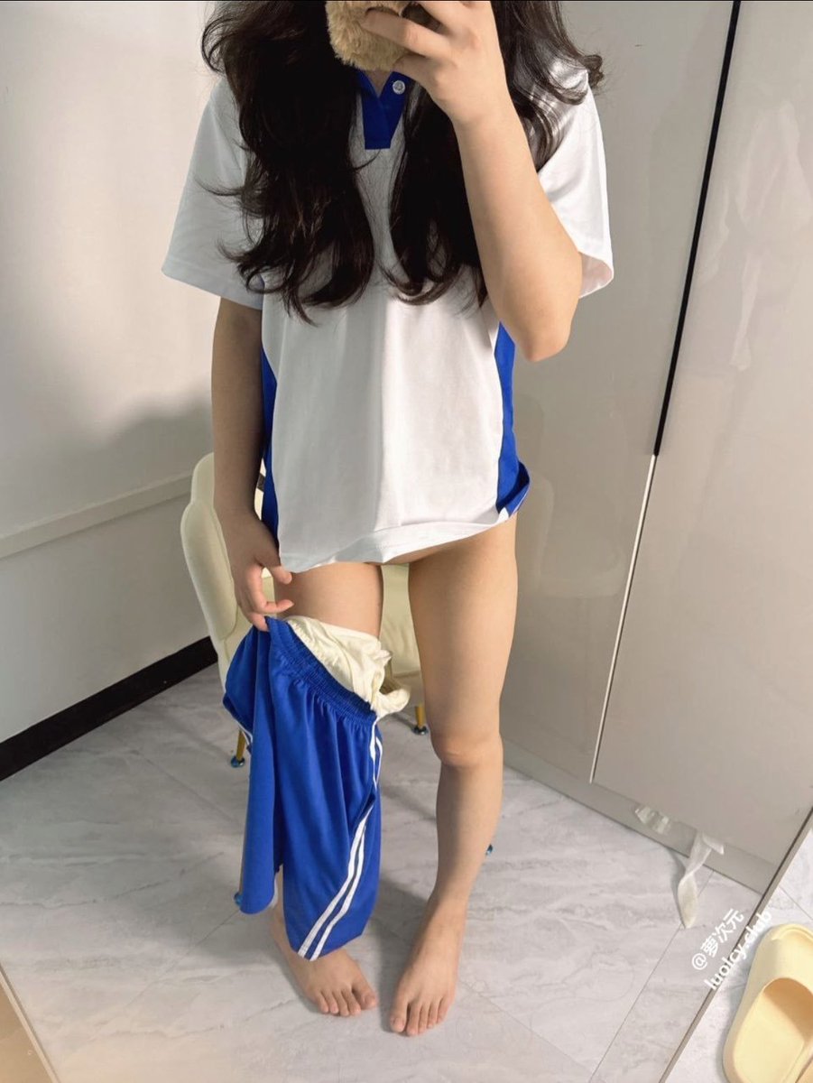 AmandaAlleaze5's tweet photo. 今天不用上课无聊哟！臭美一下🤭

有谁要看我新鲜的📷照吗？

初中生的粉福啊 反正我不要🚪的啊！！！ https://t.co/li0btKUCbx