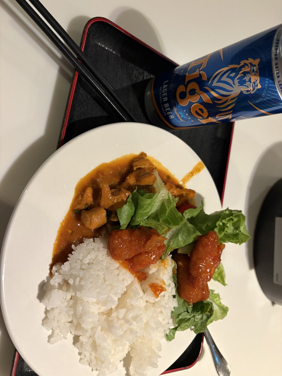 amamadai's tweet photo. シンガポールの空港ラウンジ飯
ビールも飲めていい https://t.co/mIKOkMccoa