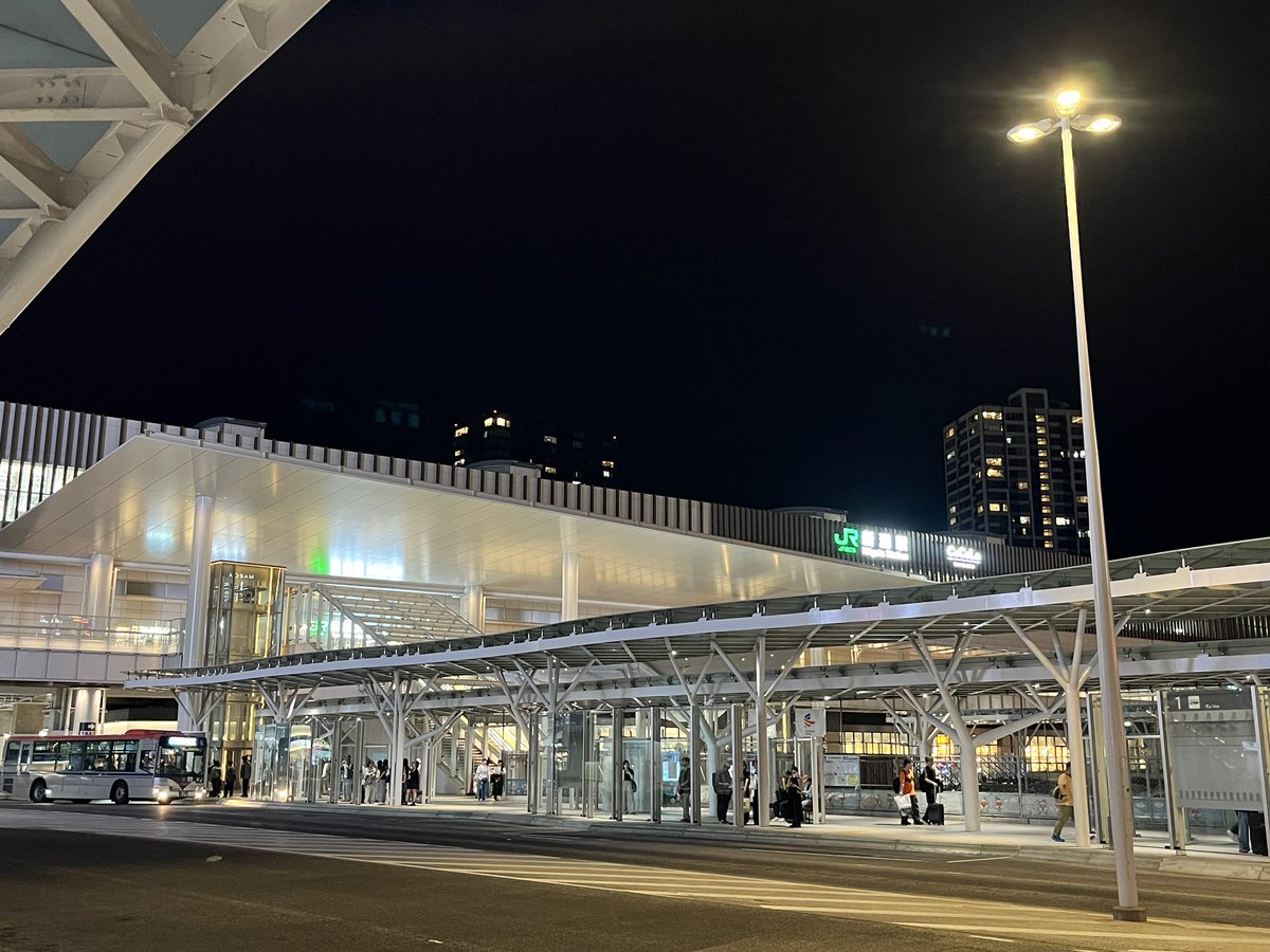 ori8636's tweet photo. ん〜、色々変わり過ぎて、僕の知っている新潟駅じゃないな… https://t.co/6R70FscnYk