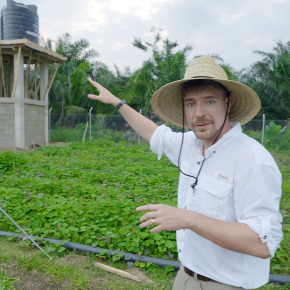 InternetH0F's tweet photo. MrBeast spends nearly $10 million building an entire village in Ghana, complete with a school, homes, clean water and farms, to help prevent illegal child labor

The project is set to improve the lives of hundreds of people across the community https://t.co/Wx1V95jGnh
