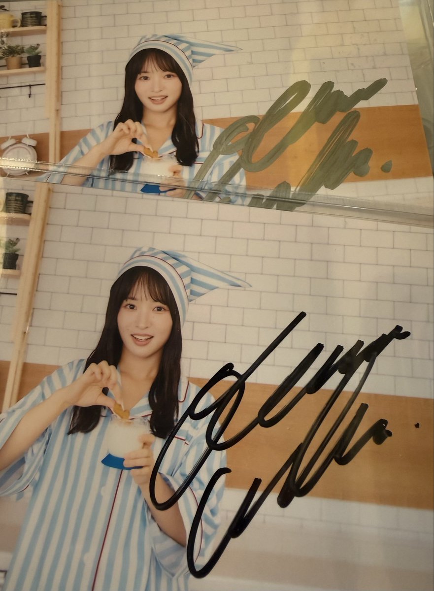 acoco_asdf's tweet photo. 両部参加しました1部は最前で神
昨年に引き続きサイン入りゲットしたけどまさかの同じやつw
#朝の和奏 https://t.co/ahtGEGCiOe
