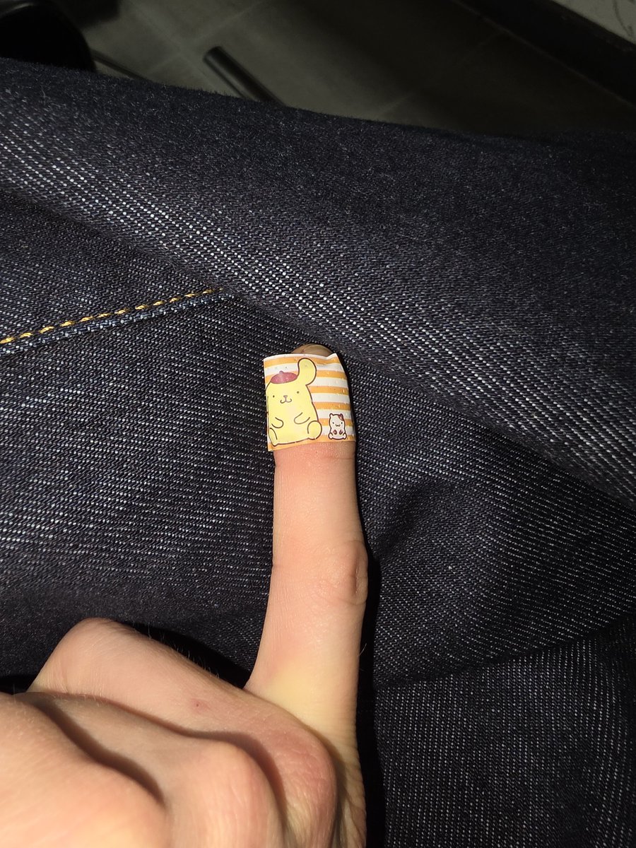 sjydaiIy's tweet photo. #JAKE 🌟 DM update!

🦮: I slightly cut my finger yesterday 

the pompompurin bandaid 😭 https://t.co/4pDPJCKEgC