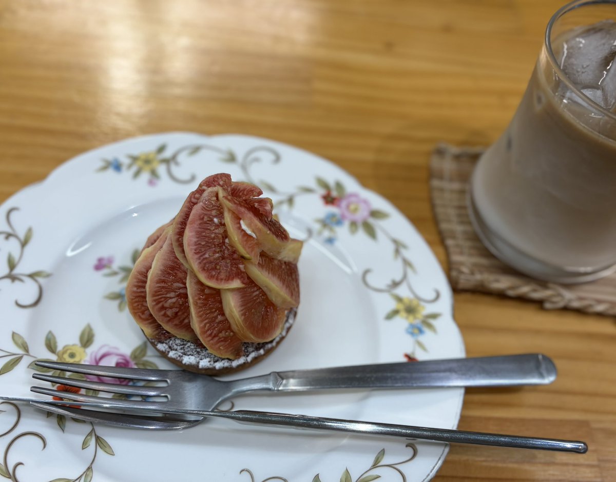 zl794847's tweet photo. いちじくのタルト🥧
素敵な個展
ディナー🍽️
エスプレッソ𖠚ᐝ
幸せ😊
#スイーツ #個展 #ディナー 
#晩ごはん #コーヒー https://t.co/Rv9zjL0PVp