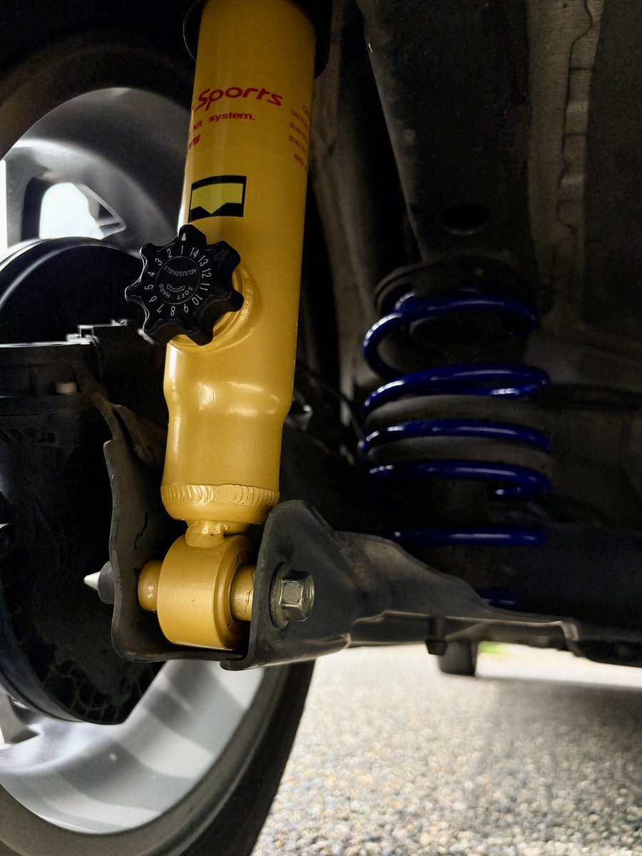 ichi8808z's tweet photo. 2か月待ちのKYB Lowfer Sports Plus
取付とアライメント調整をして頂きました。
純正サスペンションよりしなやかでビックリ🫢
その後、減衰力を最大の14で走行。段差でもそこまでのゴツゴツ感はない感じ🤔
#KYB
#タイヤ館グリーンピット新潟横越店
#NONE https://t.co/ol0itSTyLS