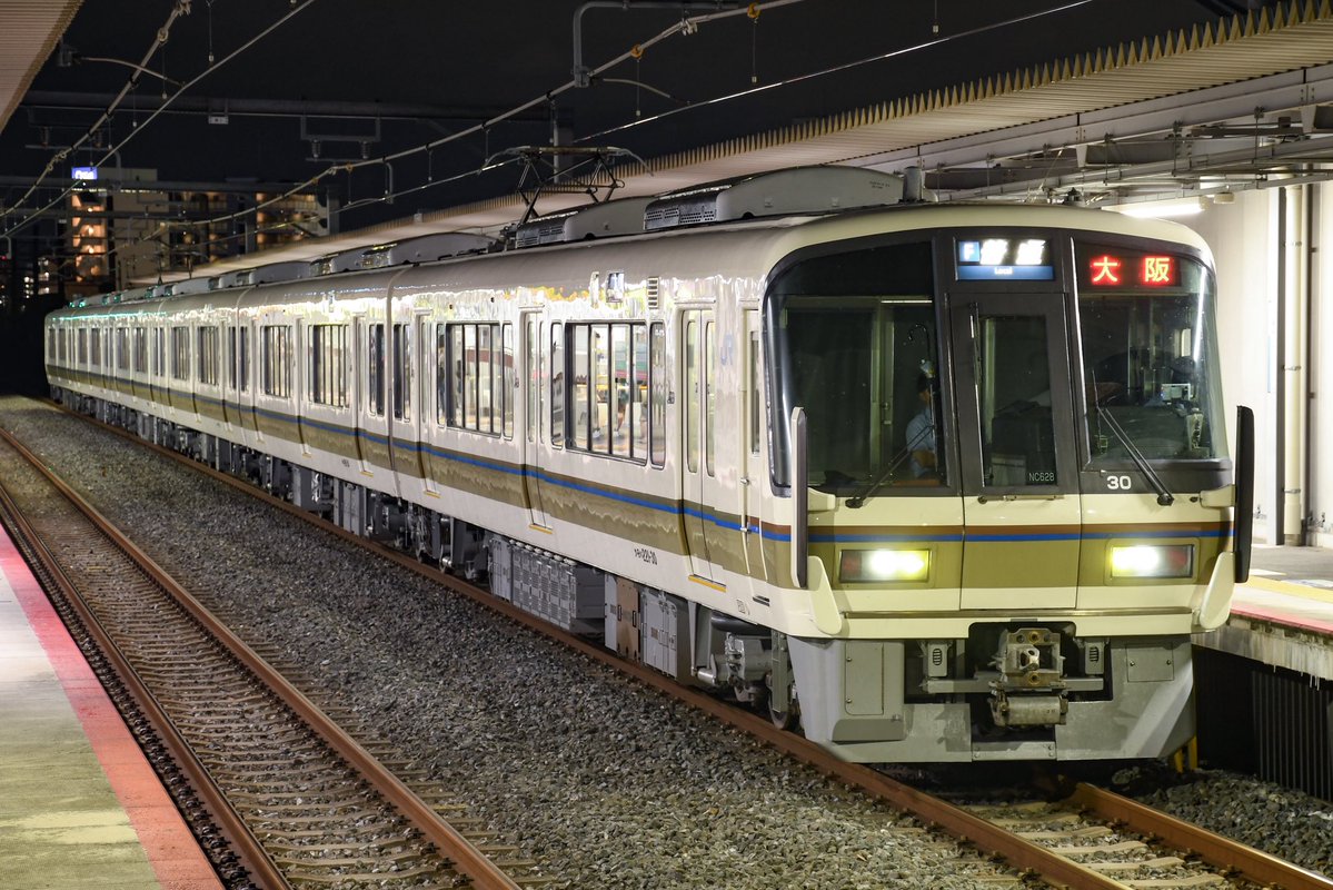 CV7029's tweet photo. 2501S 221系NC628編成 https://t.co/A9Oa8Kl0qd