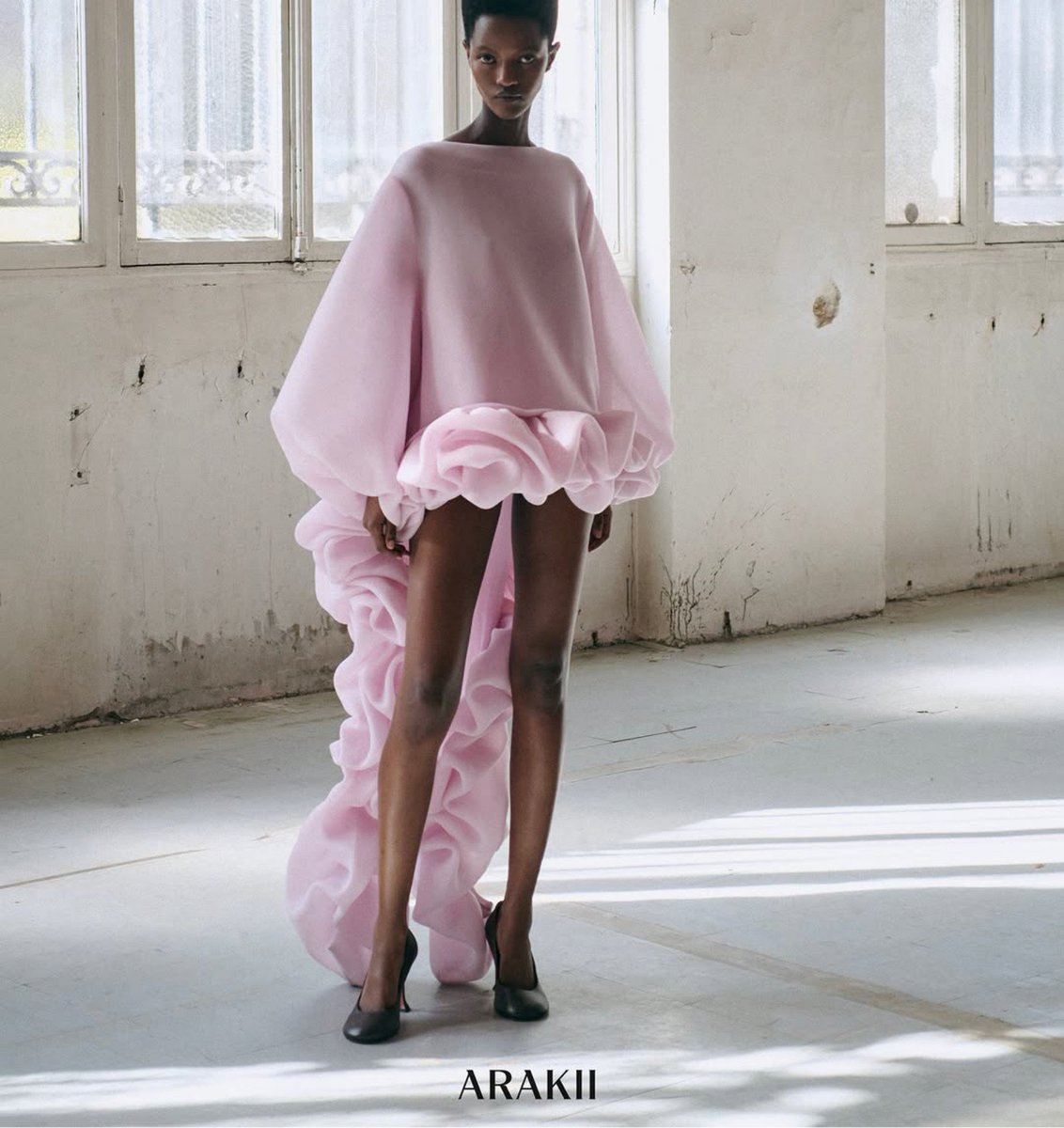 DrawInPink's tweet photo. Wrapped in a little softness 🩷

Araki ss 2027 https://t.co/jfVrJz5EDV