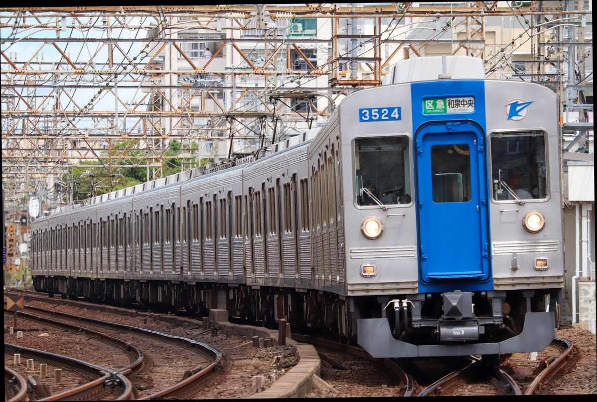 KinkiTrain's tweet photo. 2026.9.20
南海3519F＋3523F区間急行和泉中央行き
南海6312F＋6332F急行橋本行き
住吉東ー沢ノ町駅間にて https://t.co/EmsFWMDyP2