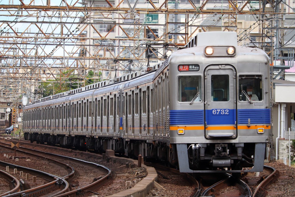 KinkiTrain's tweet photo. 2026.9.20
南海3519F＋3523F区間急行和泉中央行き
南海6312F＋6332F急行橋本行き
住吉東ー沢ノ町駅間にて https://t.co/EmsFWMDyP2