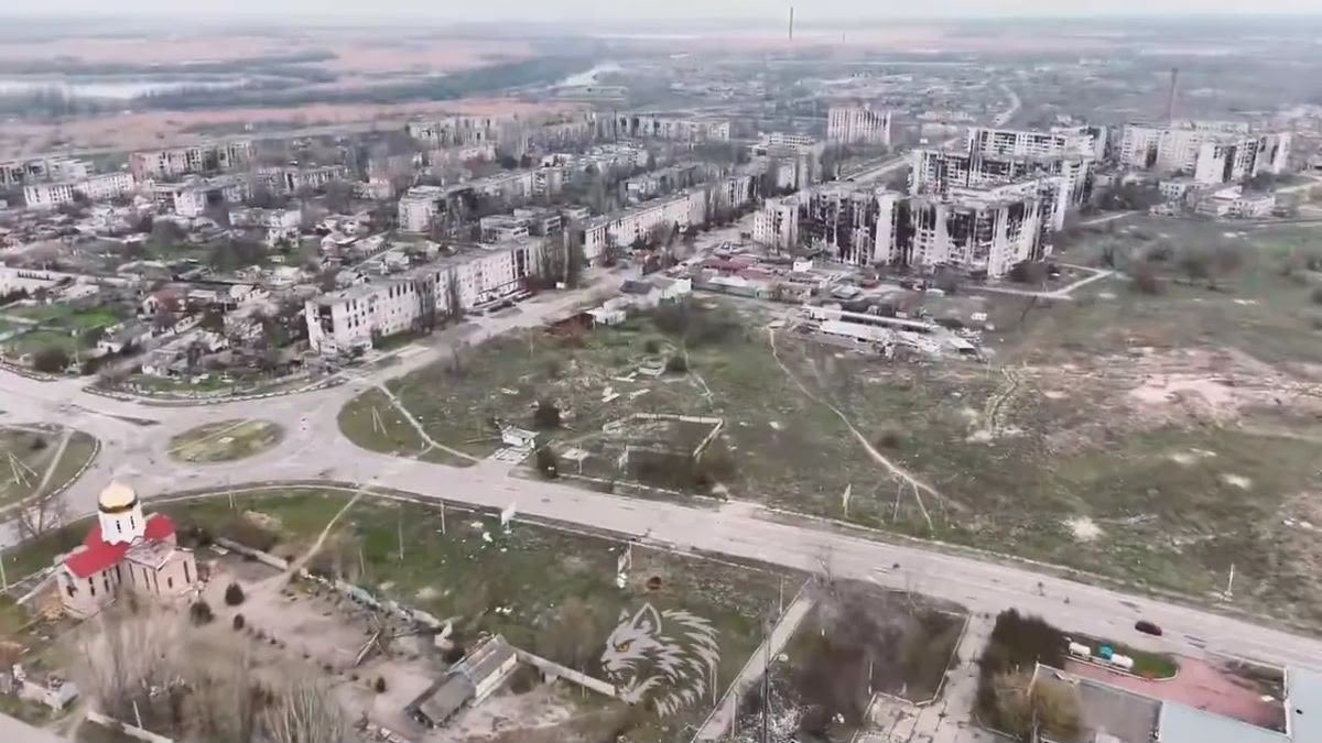 andrii_sybiha's tweet photo. Russia is deliberately creating a humanitarian catastrophe in the occupied part of the Kherson region. It is blocking access to food and medicine, obstructing humanitarian access and the evacuation of civilians, while Russian FPV drones hunt people in the streets.
The situation in Oleshky is particularly dire. Of a pre-war population of around 24,000, only about 2,000 people remain, including around 50 children. There is no electricity or gas. Food, medicine, and other essentials have been blocked for the past month. Horrifying reports indicate that people are searching for scraps of food and gathering grass to survive.
Ukraine is seeking an organised evacuation, the @ICRC has confirmed its readiness to participate, and international humanitarian organisations stand ready to deliver life-saving assistance. The only obstacle is Russia.
Russia is deliberately preventing these efforts from reaching people who desperately need them, turning humanitarian access itself into an instrument of pressure.
In New York during UNGA High-Level Week, we will work to mobilise international pressure to secure humanitarian access, a humanitarian corridor, and the safe evacuation of civilians. I will also discuss these efforts with ICRC President Mirjana Spoljaric.
The international community must use its collective voice to break Russia’s humanitarian blockade, secure immediate and unhindered access for humanitarian organisations, and enable the safe evacuation of civilians. Moscow must not be allowed to turn occupation and isolation into a means of starving, terrorising, and trapping people beyond the reach of international assistance.
What is happening in Oleshky and other occupied communities of the Kherson region is the result of deliberate Russian actions, and Russia must bear full responsibility for creating this humanitarian catastrophe and for its consequences. We will not allow these crimes to remain hidden behind the frontline and Russia’s refusal to grant access to the occupied territories.
📷: @34obrmp