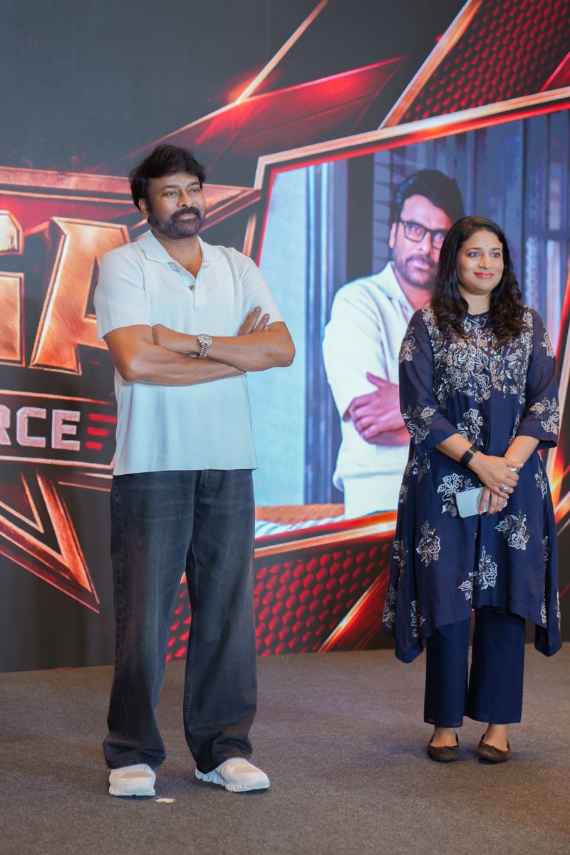 sivacherry9's tweet photo. A memorable day for the Fans! ❤️

Megastar @KChiruTweets garu met and personally appreciated Mega fans who carried out various social service activities on the occasion of his birthday.

Spending quality time with the fans, Megastar garu appreciated their efforts and encouraged them to continue serving society with the same spirit. ❤️‍🔥

Mega Youth Force Hon’ble Chairperson Smt. @sushkonidela garu joined Megastar garu on this special occasion and interacted with the fans.

From admiration to action, from fandom to service, carrying forward the spirit of Megastar! 🙏❤️

#MegaYouthForce #MegastarChiranjeevi
