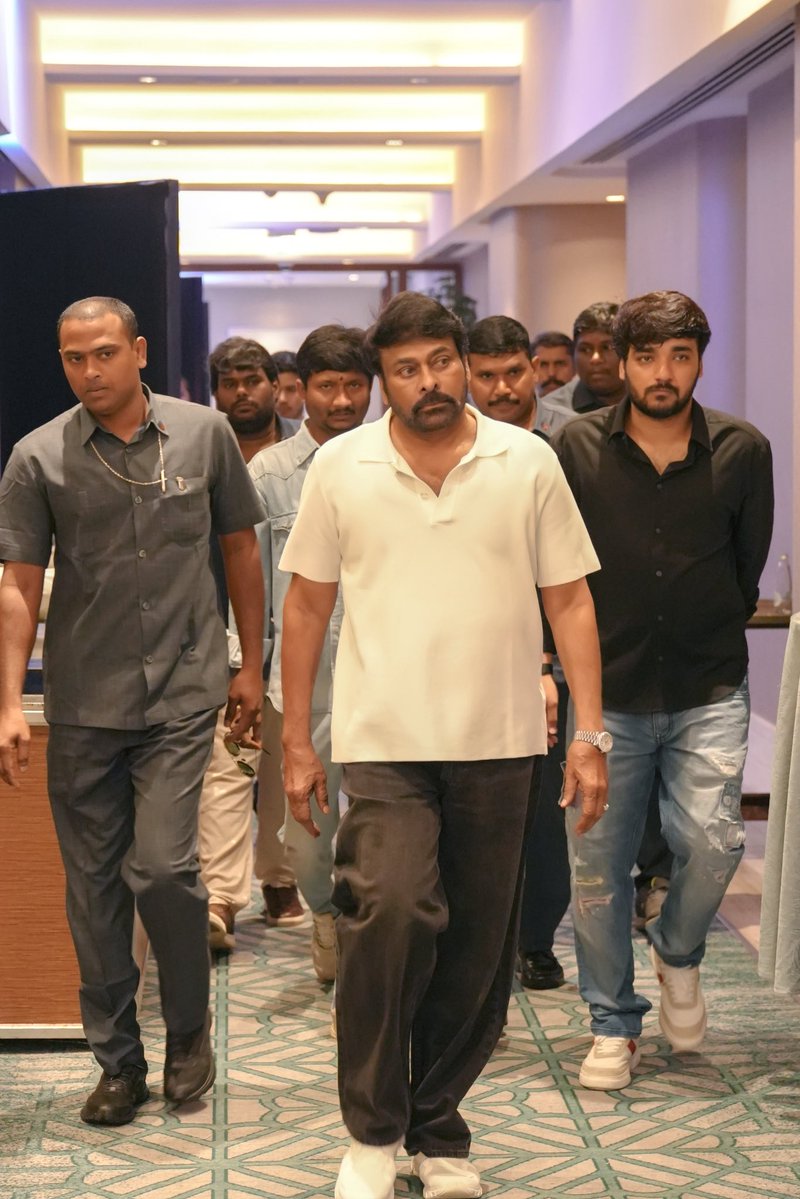 sivacherry9's tweet photo. A memorable day for the Fans! ❤️

Megastar @KChiruTweets garu met and personally appreciated Mega fans who carried out various social service activities on the occasion of his birthday.

Spending quality time with the fans, Megastar garu appreciated their efforts and encouraged them to continue serving society with the same spirit. ❤️‍🔥

Mega Youth Force Hon’ble Chairperson Smt. @sushkonidela garu joined Megastar garu on this special occasion and interacted with the fans.

From admiration to action, from fandom to service, carrying forward the spirit of Megastar! 🙏❤️

#MegaYouthForce #MegastarChiranjeevi